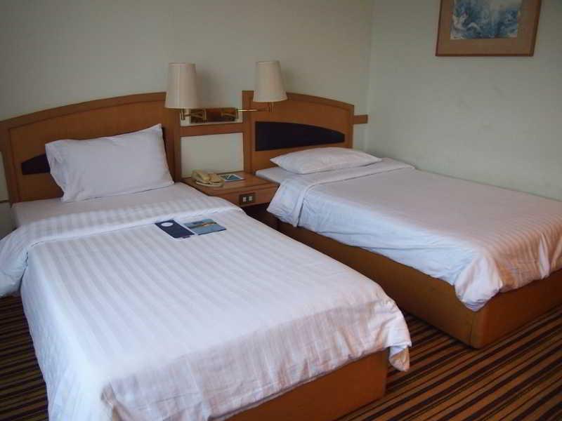 צ'ון בורי Chon Inter Hotel מראה חיצוני תמונה