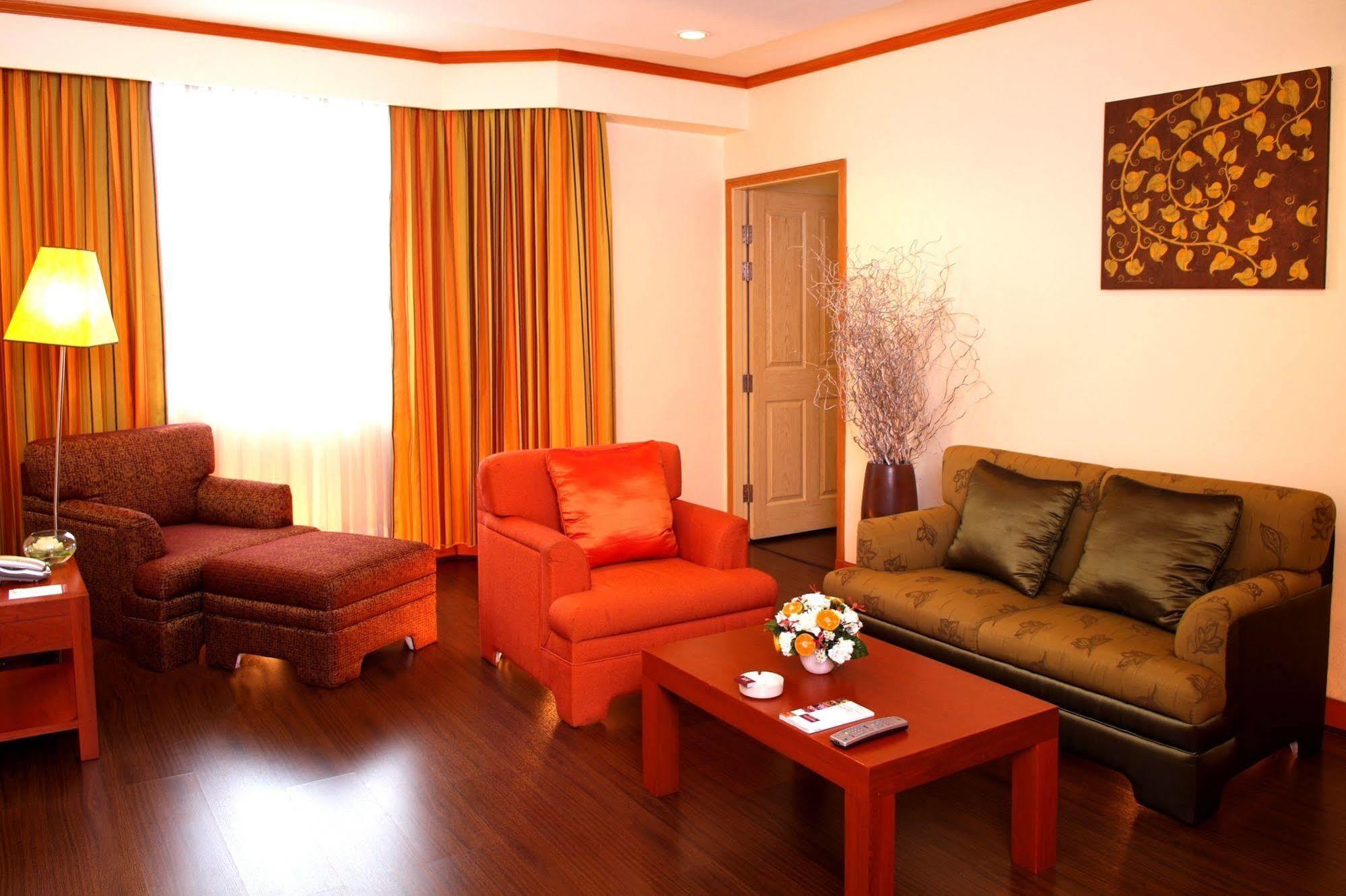 צ'ון בורי Chon Inter Hotel מראה חיצוני תמונה